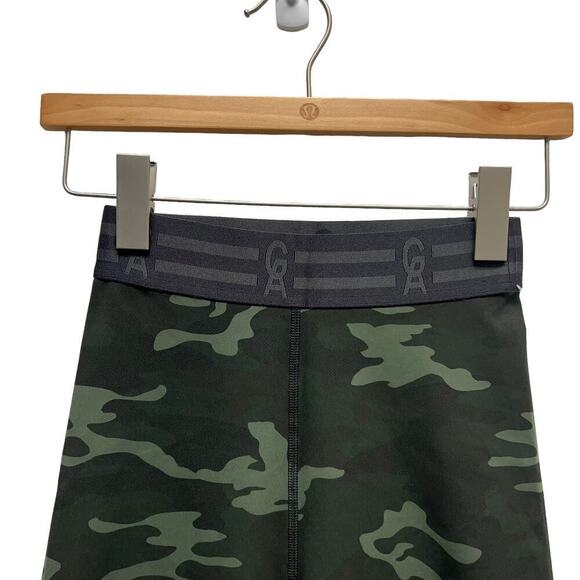 Good‎ American Icon Biker Shorts Camo - Picture 3 of 6